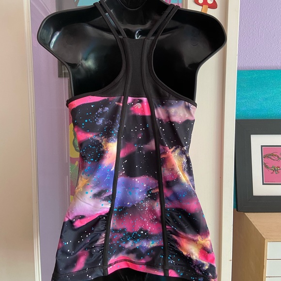 Galaxy print workout top - size small 👽 - Picture 2 of 4